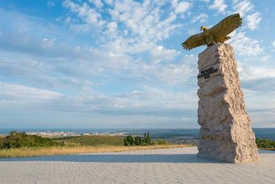 Памятник «Парящий орел»